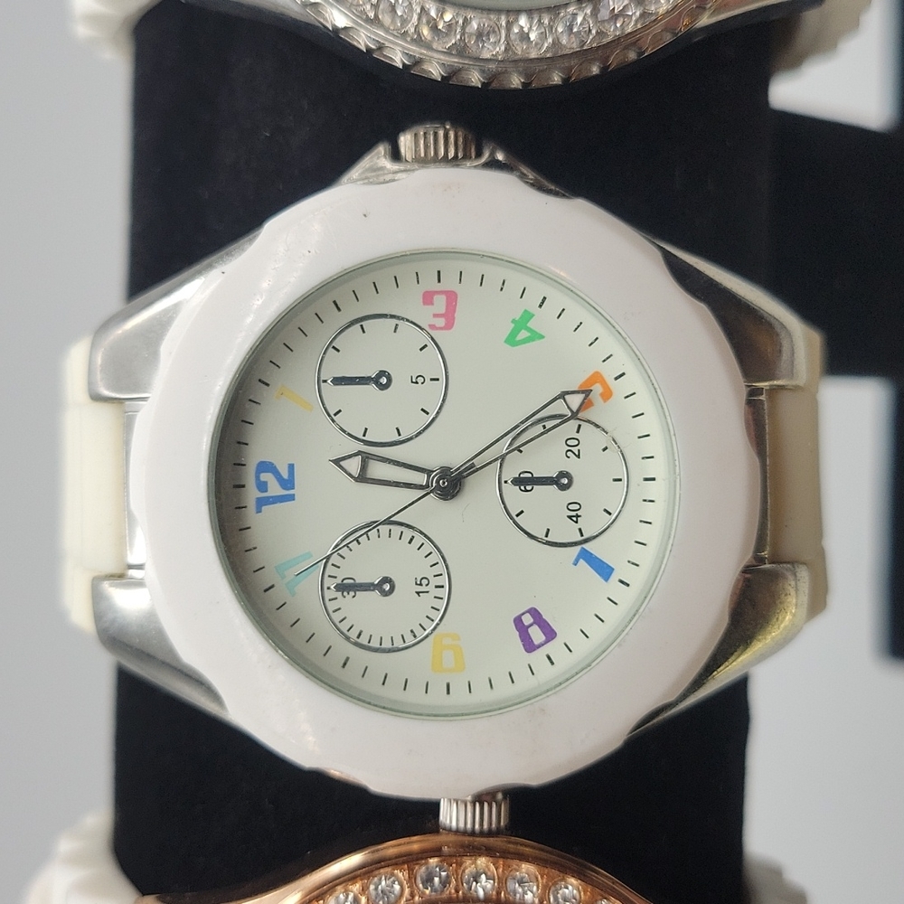White watch lot with silicone bands - Picture 3 of 8